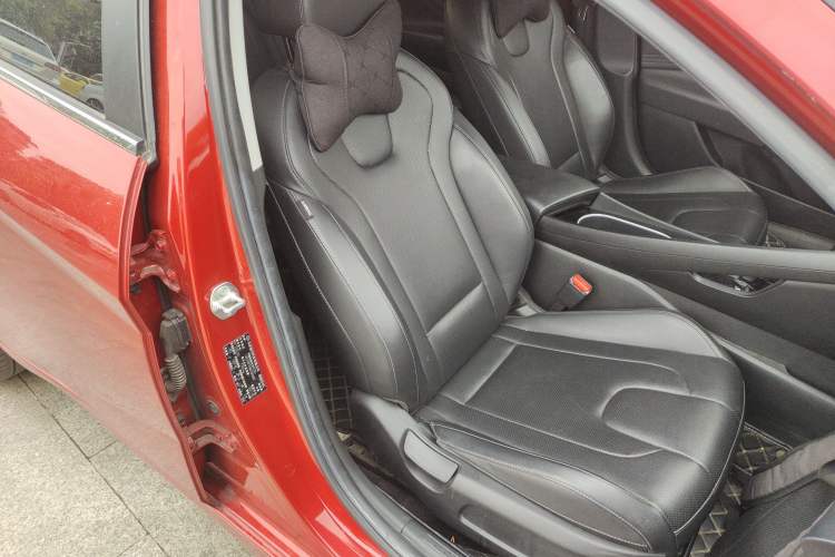 Used Hyundai Elantra 2021 1.5L CVT GLX Elite Edition Right Front Seat