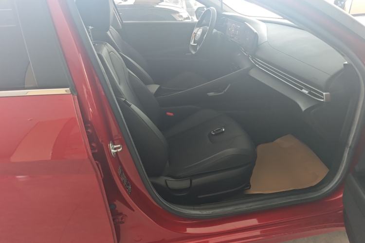 Used Hyundai Elantra 2021 1.5L CVT LUX Prestige Edition Right Front Seat