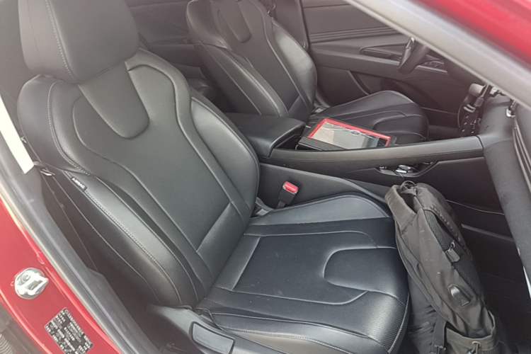 Used Hyundai Elantra 2021 1.5L CVT GLX Elite Edition Right Front Seat