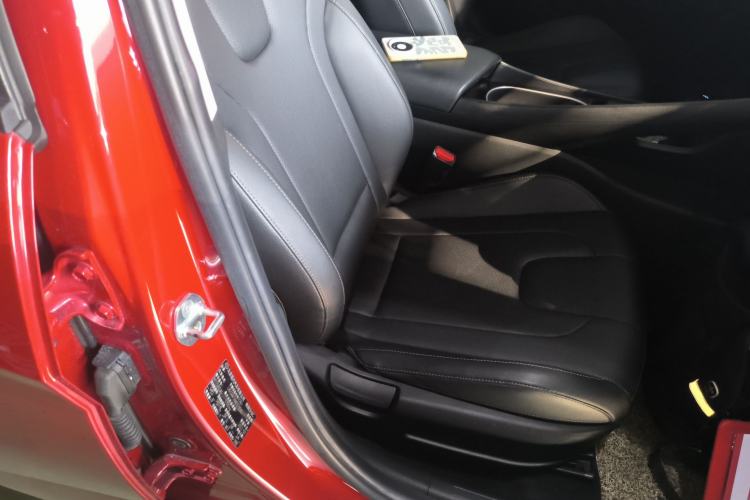 Used Hyundai Elantra 2021 1.5L CVT GLX Elite Edition Right Front Seat