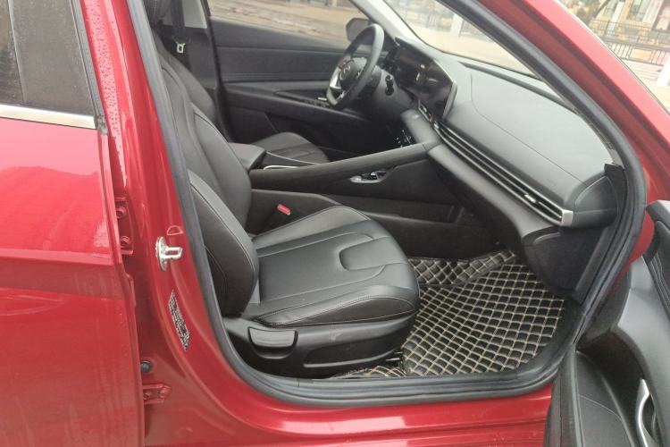 Used Hyundai Elantra 2021 1.5L CVT LUX Prestige Edition Right Front Seat