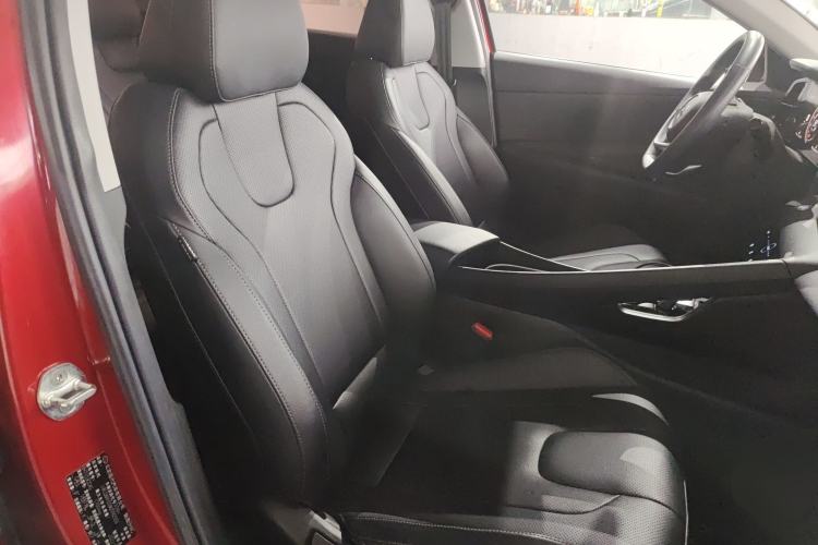 Used Hyundai Elantra 2021 1.5L CVT LUX Prestige Edition Right Front Seat