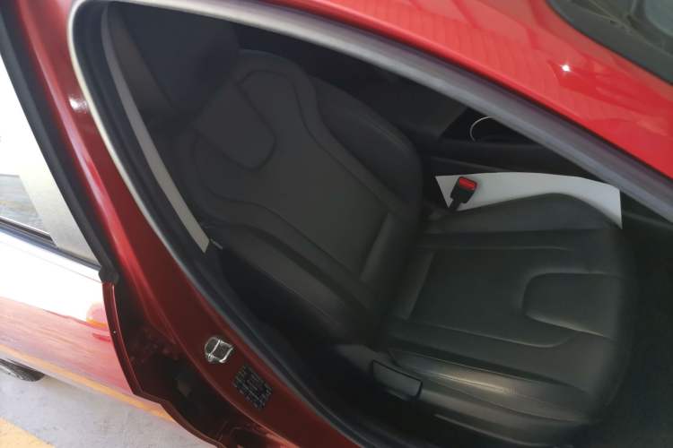 Used Hyundai Elantra 2021 1.5L CVT GLX Elite Edition Right Front Seat