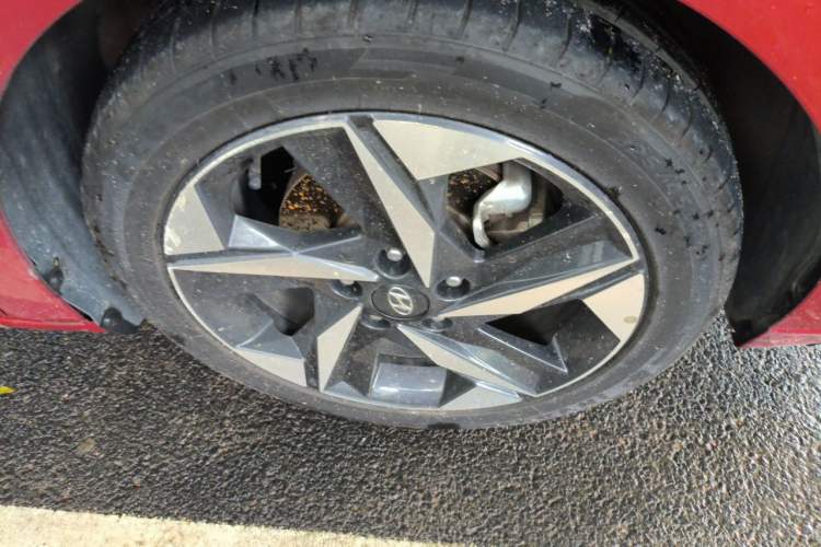 Used Hyundai Elantra 2021 1.5L CVT GLX Elite Edition Right Front Wheel Hub