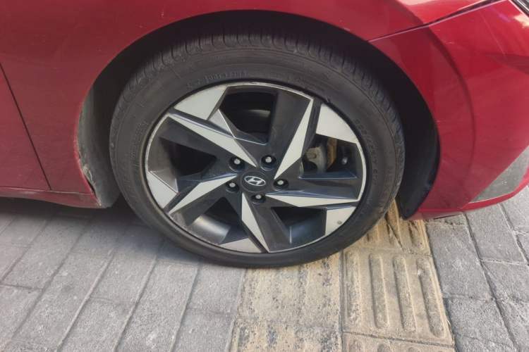 Used Hyundai Elantra 2021 1.5L CVT GLX Elite Edition Right Front Wheel Hub