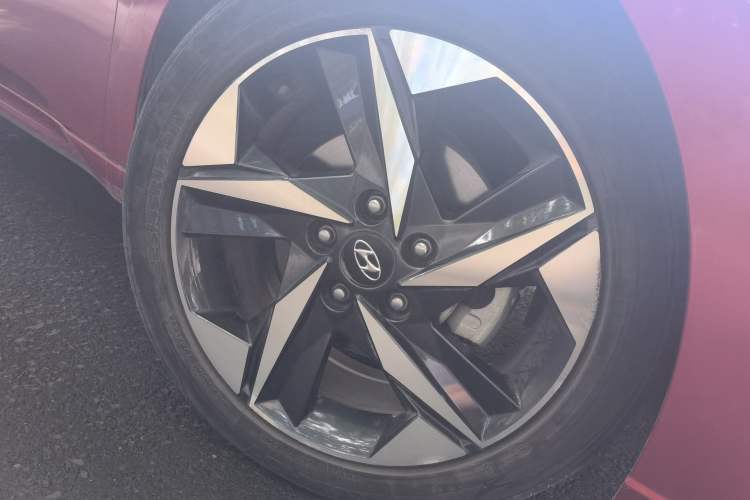 Used Hyundai Elantra 2021 1.5L CVT LUX Prestige Edition Right Front Wheel Hub