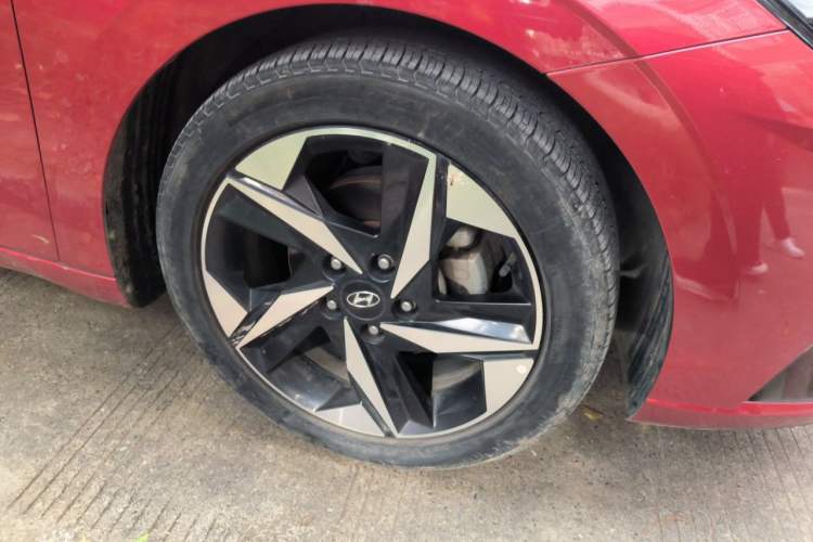 Used Hyundai Elantra 2021 1.5L CVT LUX Prestige Edition Right Front Wheel Hub