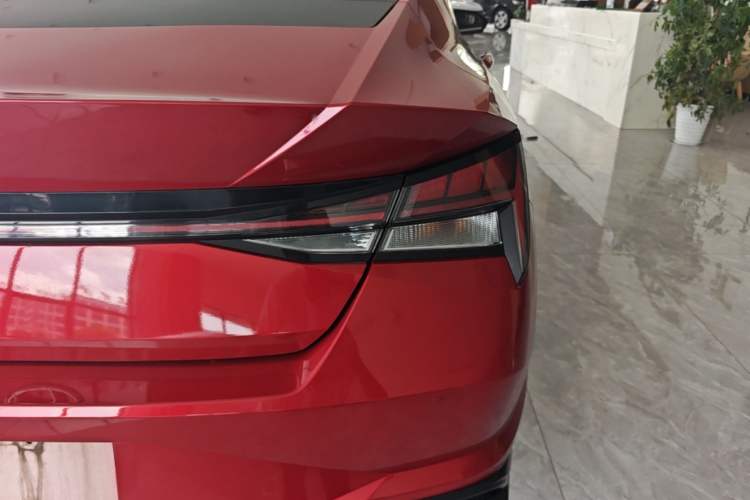 Used Hyundai Elantra 2021 1.5L CVT LUX Prestige Edition Right Rear Taillight