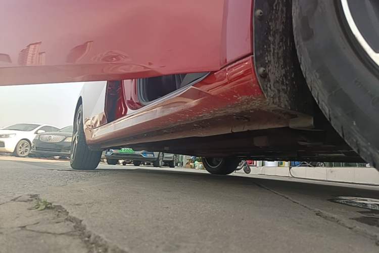 Used Hyundai Elantra 2021 1.5L CVT GLX Elite Edition Right Side Sill