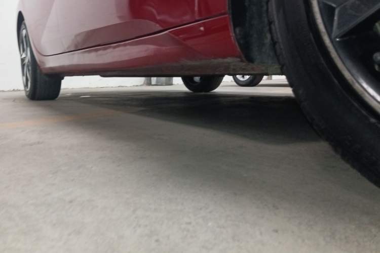Used Hyundai Elantra 2021 1.5L CVT GLX Elite Edition Right Side Sill