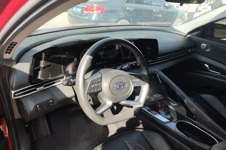 Used Hyundai Elantra 2021 1.5L CVT LUX Prestige Edition Steering Wheel