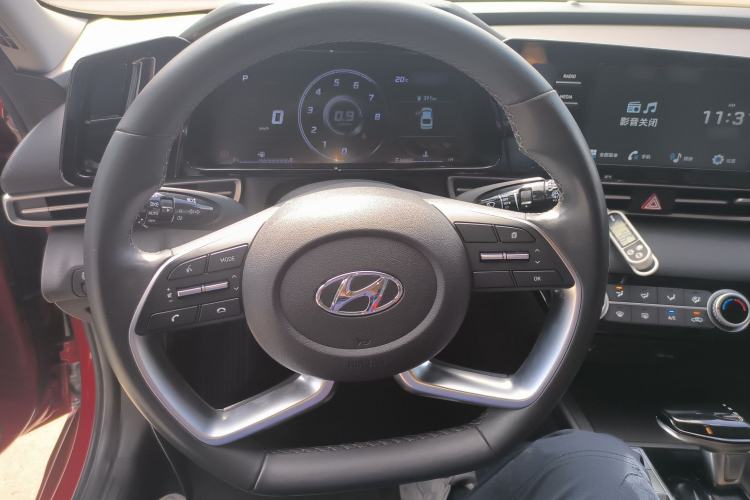 Used Hyundai Elantra 2021 1.5L CVT GLX Elite Edition Steering Wheel