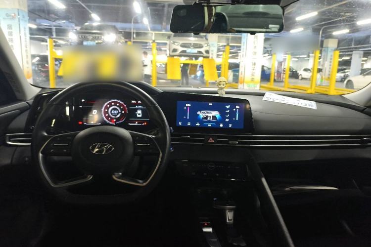 Used Hyundai Elantra 2021 1.5L CVT LUX Prestige Edition Steering Wheel