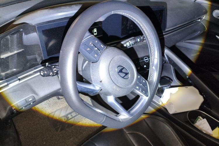 Used Hyundai Elantra 2021 1.5L CVT LUX Prestige Edition Steering Wheel