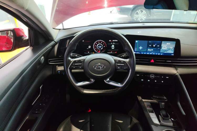 Used Hyundai Elantra 2021 1.5L CVT LUX Prestige Edition Steering Wheel