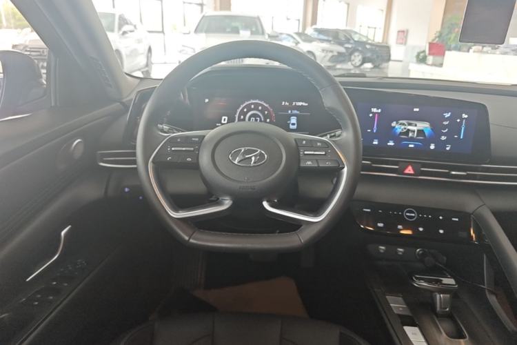 Used Hyundai Elantra 2021 1.5L CVT LUX Prestige Edition Steering Wheel