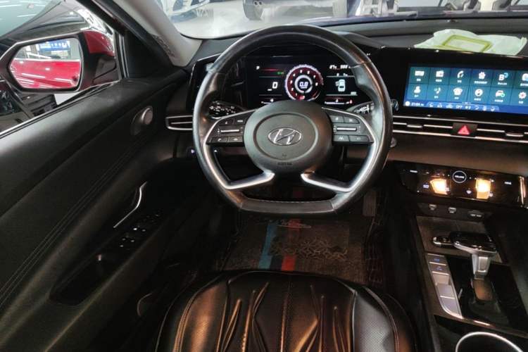 Used Hyundai Elantra 2021 1.5L CVT LUX Prestige Edition Steering Wheel