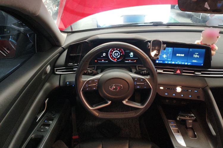 Used Hyundai Elantra 2021 1.5L CVT LUX Prestige Edition Steering Wheel