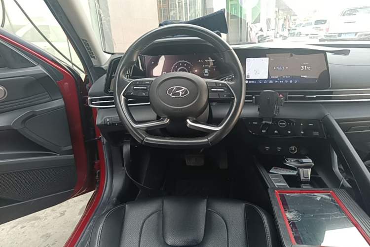 Used Hyundai Elantra 2021 1.5L CVT GLX Elite Edition Steering Wheel