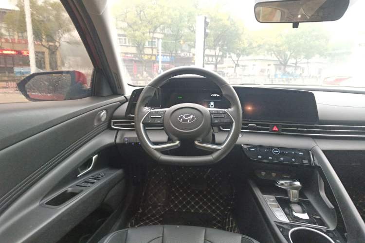 Used Hyundai Elantra 2021 1.5L CVT LUX Prestige Edition Steering Wheel
