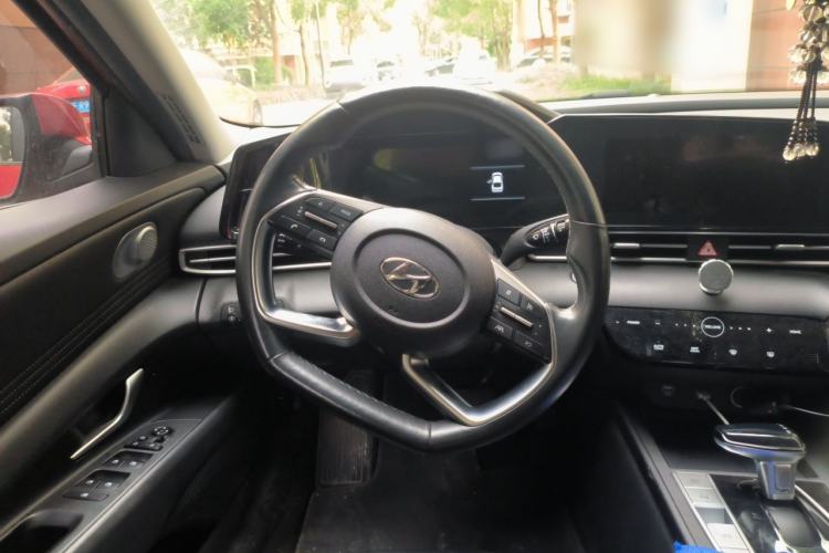 Used Hyundai Elantra 2021 1.5L CVT LUX Prestige Edition Steering Wheel