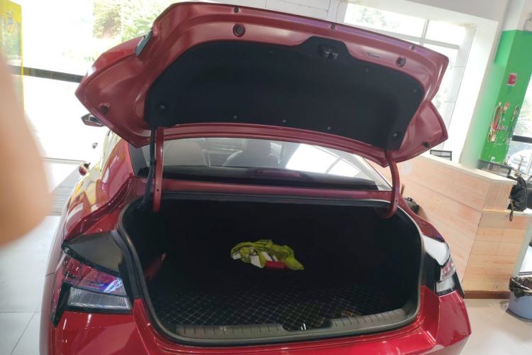 Used Hyundai Elantra 2021 1.5L CVT LUX Prestige Edition Trunk