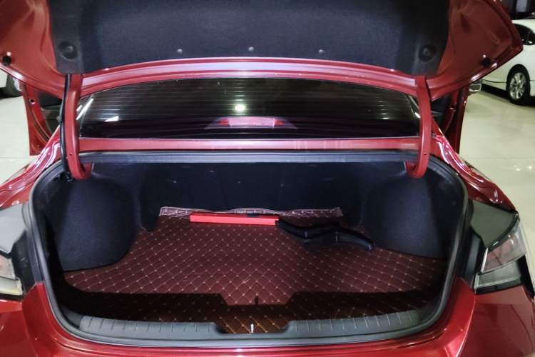 Used Hyundai Elantra 2021 1.5L CVT LUX Prestige Edition Trunk
