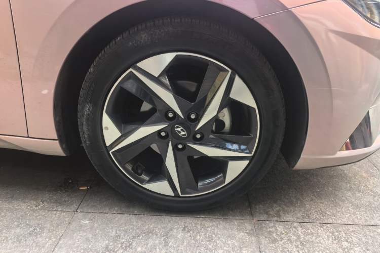 Used Hyundai Elantra 2021 1.5L CVT LUX Prestige Edition Right Front Wheel Hub