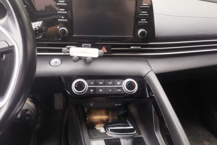 Used Hyundai Elantra 2021 1.5L CVT GLX Elite Edition Audio And AC Panel