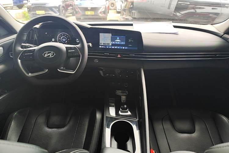 Used Hyundai Elantra 2021 1.5L CVT GLX Elite Edition Center Console