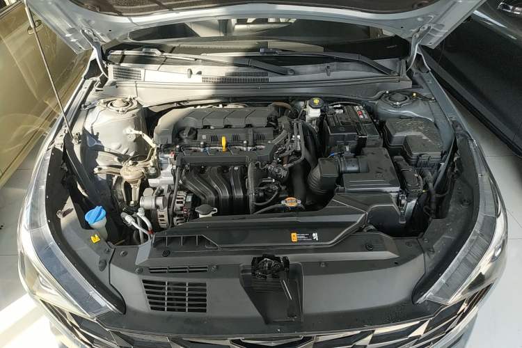Used Hyundai Elantra 2021 1.5L CVT LUX Prestige Edition Engine Bay