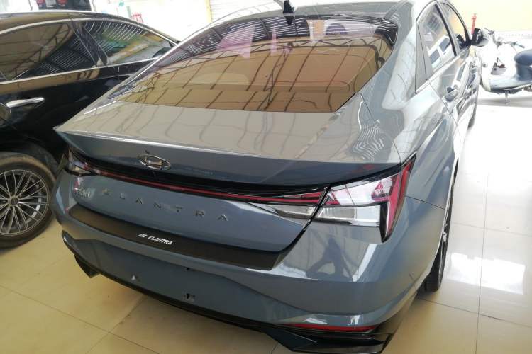 Used Hyundai Elantra 2021 1.5L CVT LUX Prestige Edition Exterior 5