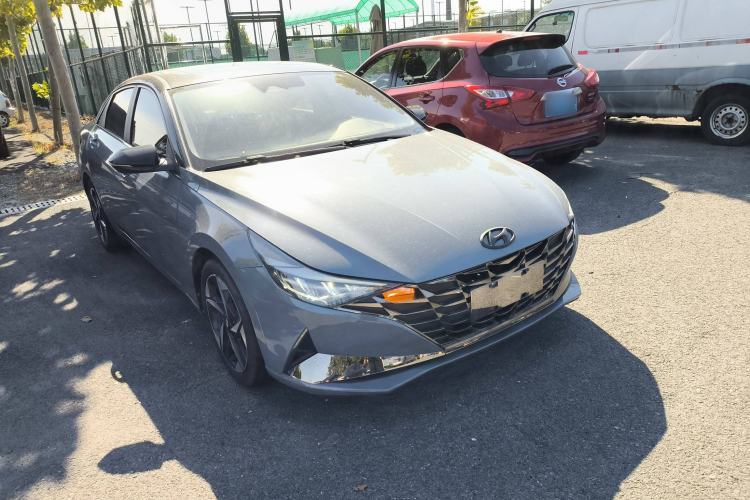Used Hyundai Elantra 2021 1.5L CVT LUX Prestige Edition Front Right 45 Deg