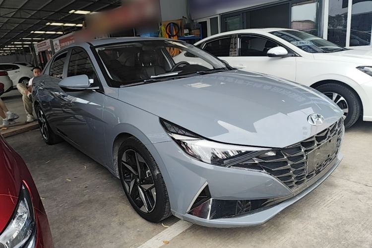 Used Hyundai Elantra 2021 1.5L CVT GLX Elite Edition Front Right 45 Deg