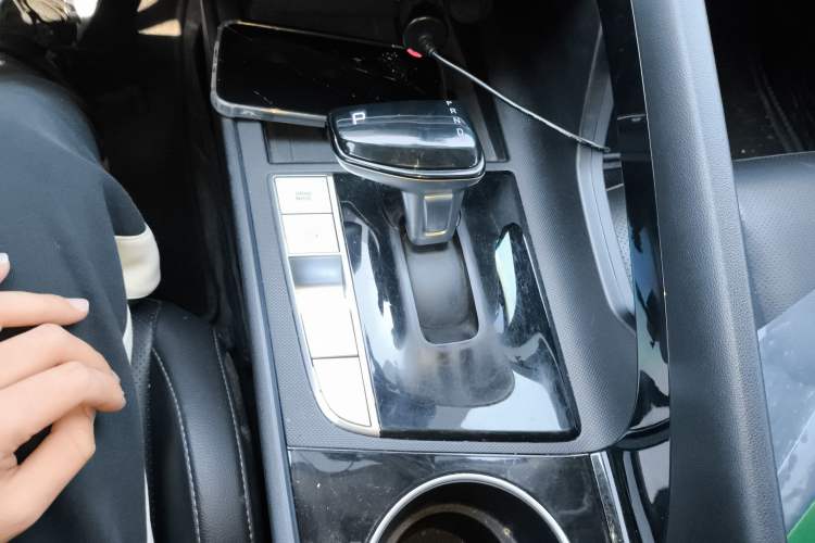 Used Hyundai Elantra 2021 1.5L CVT LUX Prestige Edition Gear Lever