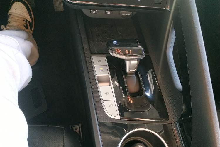 Used Hyundai Elantra 2021 1.5L CVT LUX Prestige Edition Gear Lever