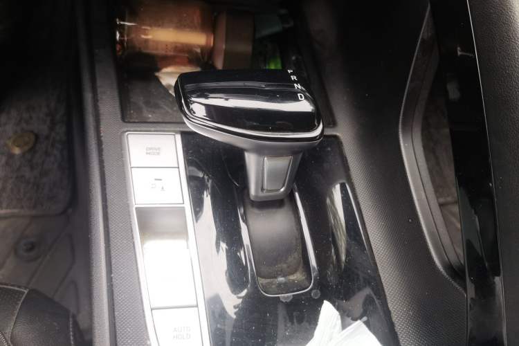Used Hyundai Elantra 2021 1.5L CVT GLX Elite Edition Gear Lever