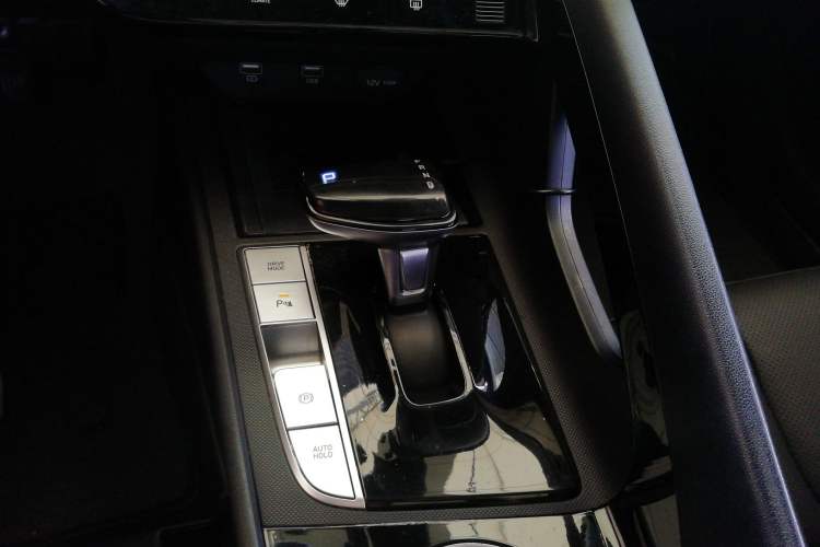 Used Hyundai Elantra 2021 1.5L CVT LUX Prestige Edition Gear Lever