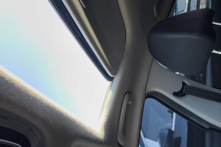 Used Hyundai Elantra 2021 1.5L CVT LUX Prestige Edition Headliner