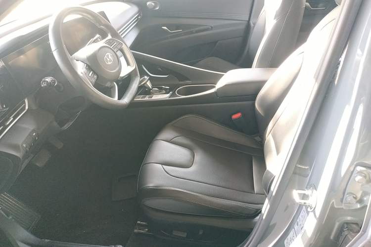Used Hyundai Elantra 2021 1.5L CVT LUX Prestige Edition Left Front Seat