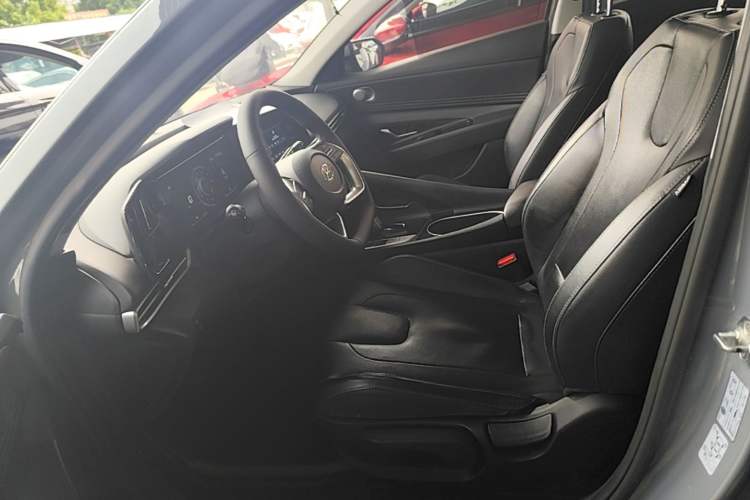 Used Hyundai Elantra 2021 1.5L CVT GLX Elite Edition Left Front Seat