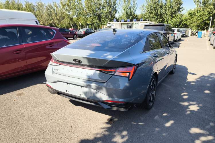 Used Hyundai Elantra 2021 1.5L CVT LUX Prestige Edition Rear Right 45 Deg