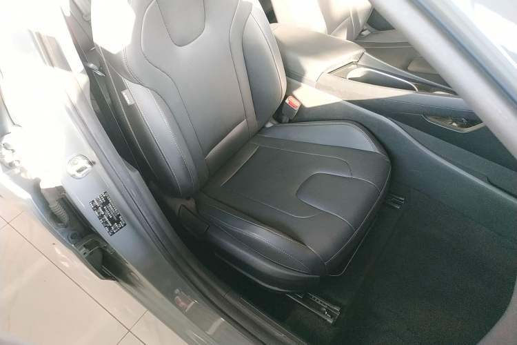Used Hyundai Elantra 2021 1.5L CVT LUX Prestige Edition Right Front Seat