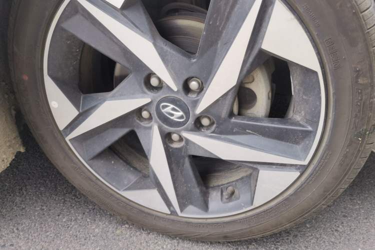 Used Hyundai Elantra 2021 1.5L CVT GLX Elite Edition Right Front Wheel Hub