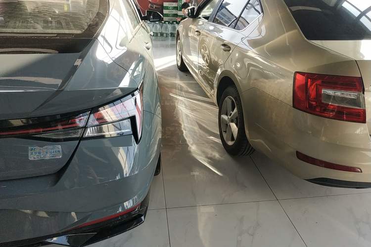 Used Hyundai Elantra 2021 1.5L CVT LUX Prestige Edition Right Rear Taillight