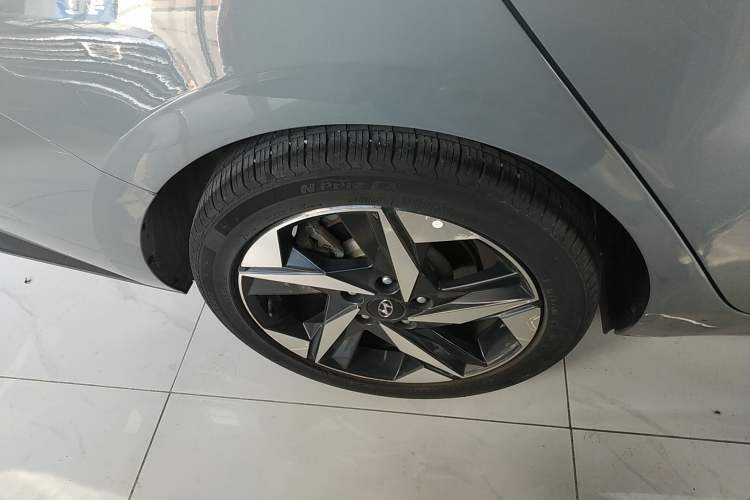 Used Hyundai Elantra 2021 1.5L CVT LUX Prestige Edition Right Rear Wheel Hub