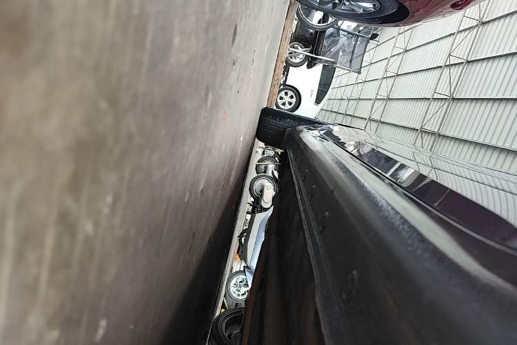 Used Hyundai Elantra 2021 1.5L CVT GLX Elite Edition Right Side Sill