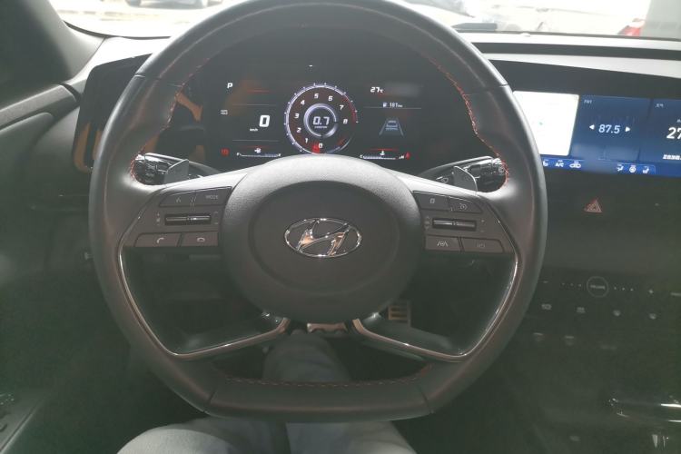 Used Hyundai Elantra 2021 240TGDi DCT LUX Prestige Edition Steering Wheel