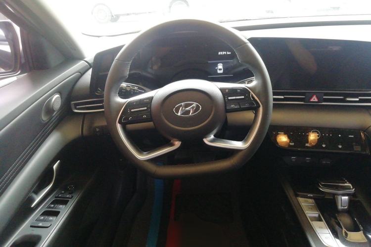 Used Hyundai Elantra 2021 1.5L CVT LUX Prestige Edition Steering Wheel