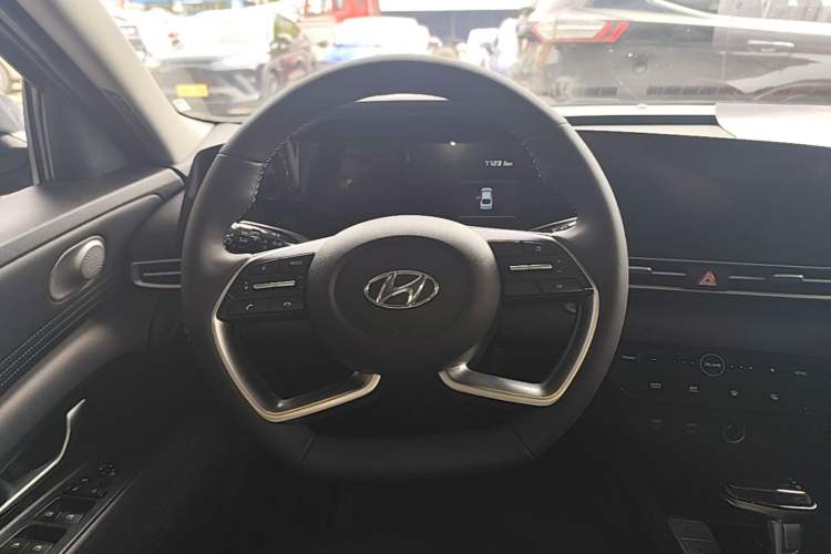 Used Hyundai Elantra 2021 1.5L CVT GLX Elite Edition Steering Wheel